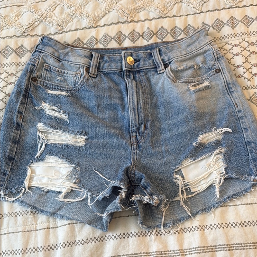 American Eagle Distressed Mom Short Size 6